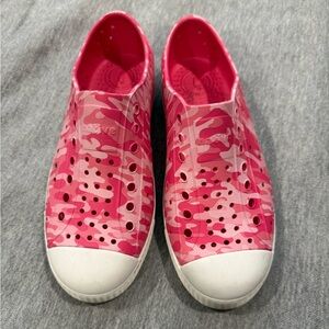 Native Girls Slip-On Sneakers